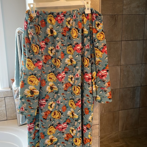 Off shoulder dress floral beauty(blue,orange, yellow,cream) pockets like new - Picture 6 of 9